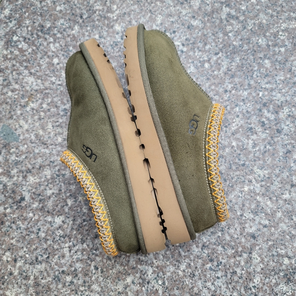 Ugg Slippers - image 5